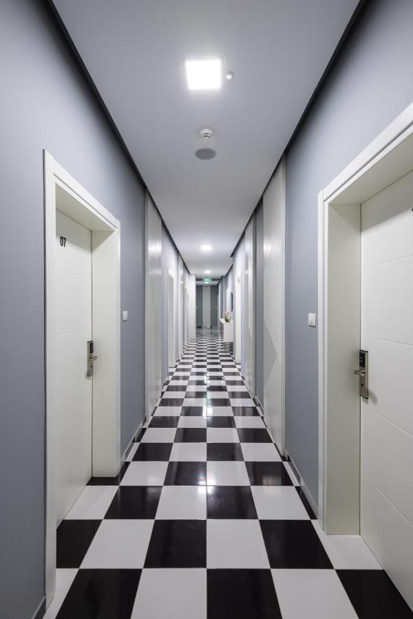 Compas Boutique Hotel Golem  Bagian luar foto