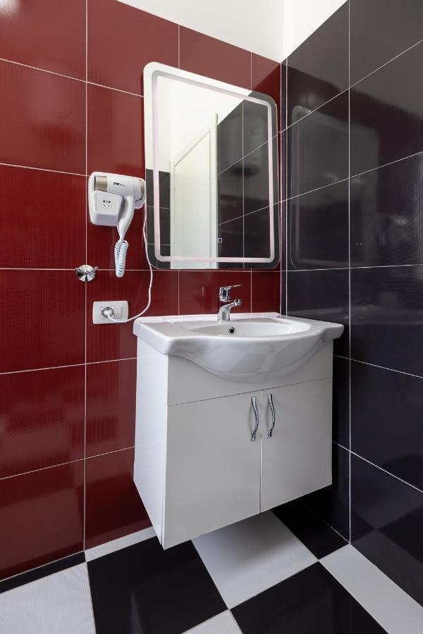 Compas Boutique Hotel Golem  Bagian luar foto