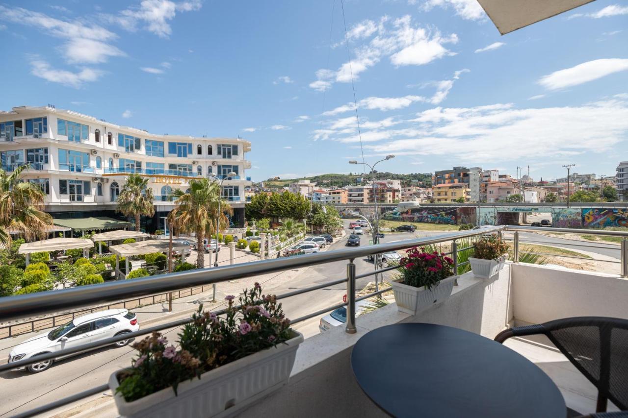 Compas Boutique Hotel Golem  Bagian luar foto